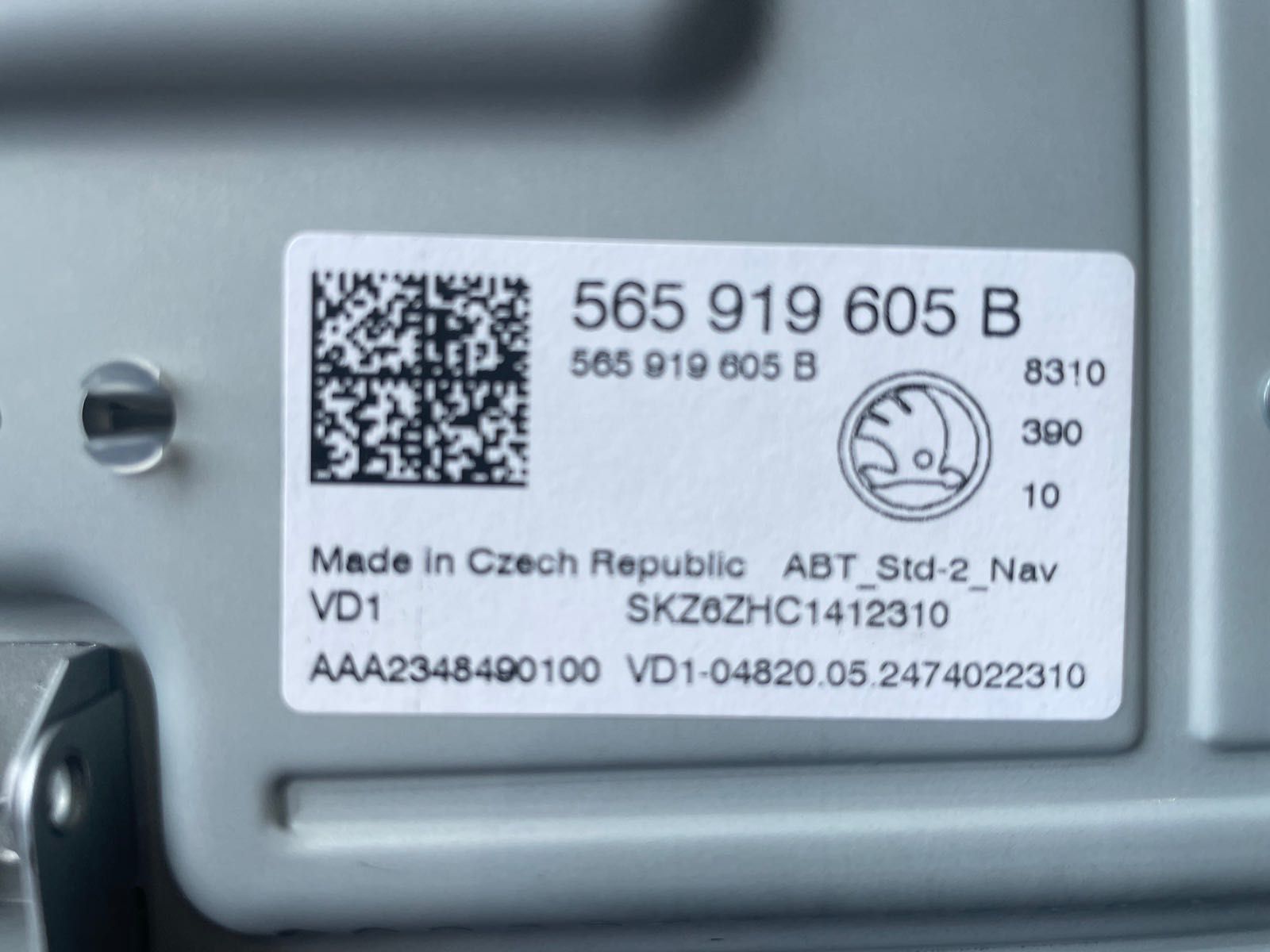 Дисплей навигация мултимедия от Skoda Karoq 1.5 TSI двигател DXDB