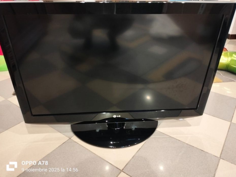 Vând televizor LG