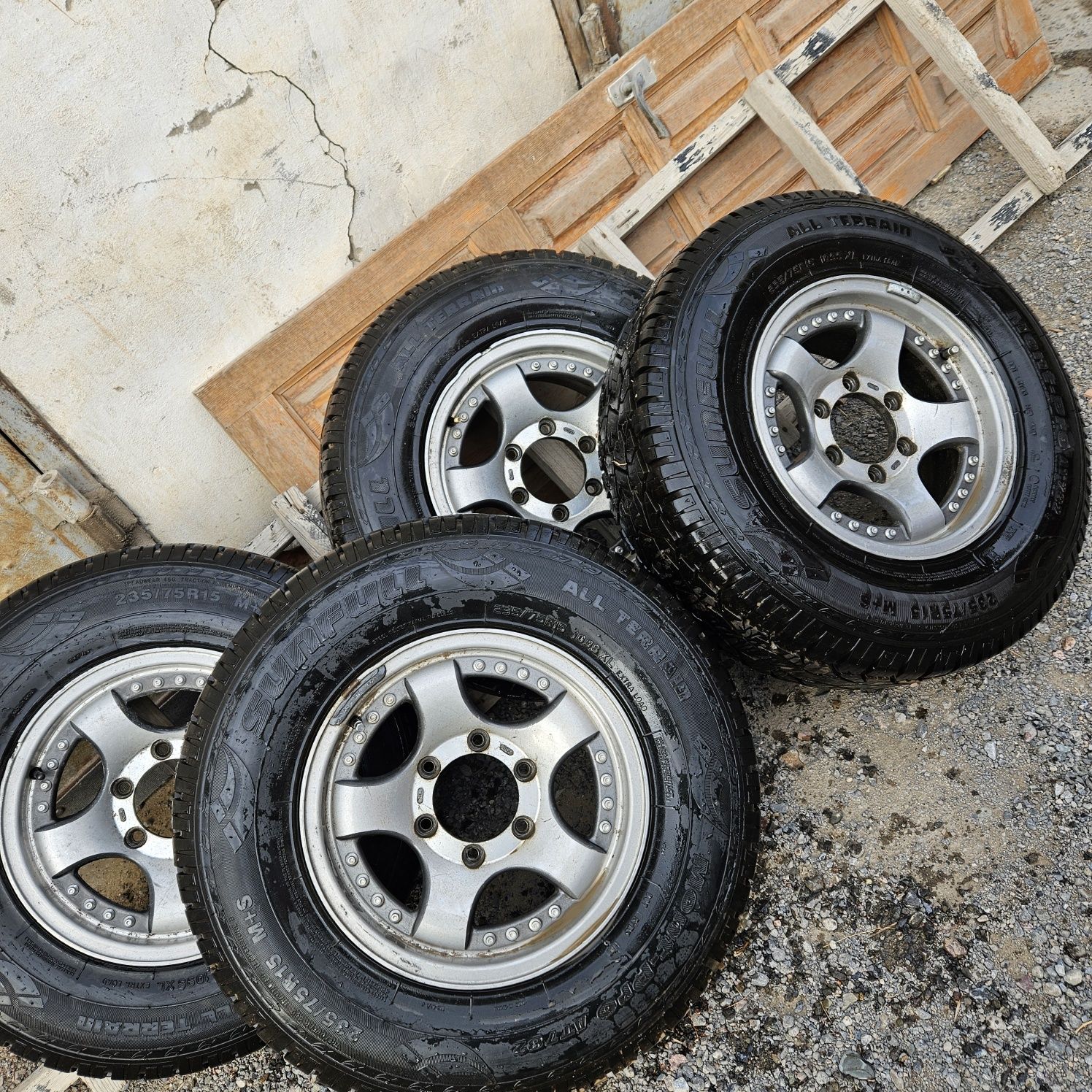 Шины дисками 235/75 R15