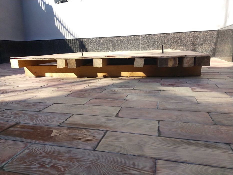 Поддон прочный отдам бесплатно