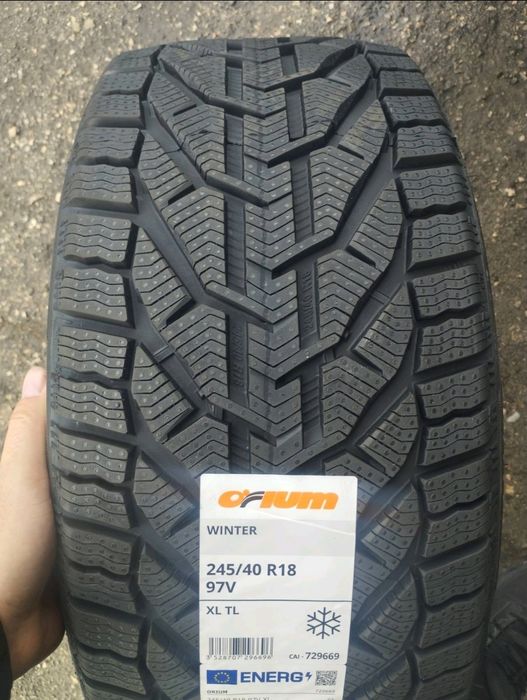 Чисто нови гуми 245/40/18