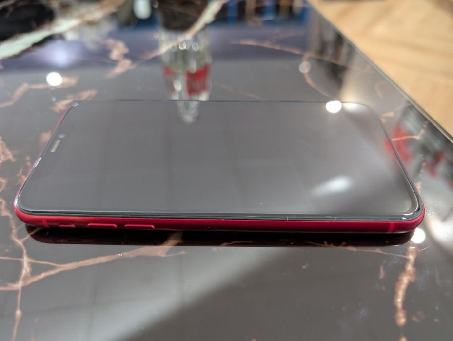 iPhone 11 Red product 10/10 luat de nou cutie completa