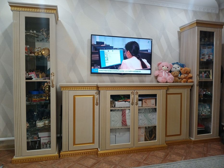 Горка стенка в гостинную.150000т.