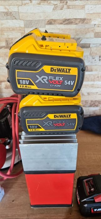 Baterii dewalt  12 ah