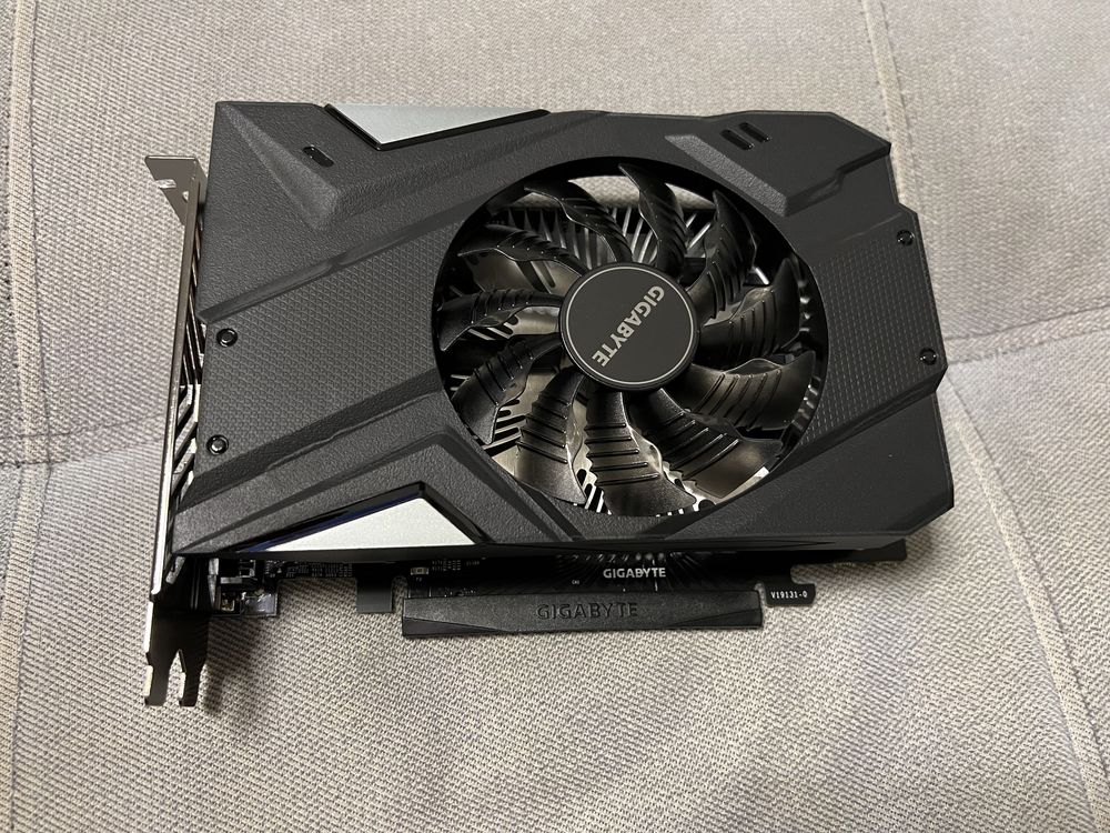 Продам видеокарту Gigabyte GTX 1650 Super OC
