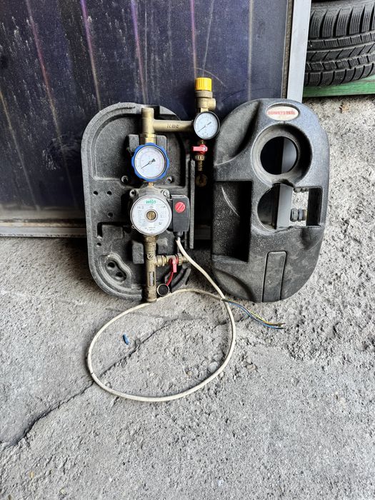 Слънчеви панели,помпена група и гъвкава тръба