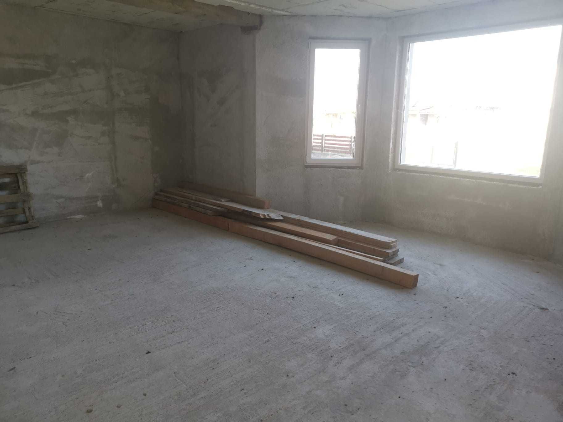 De vanzare casa cu 3 dormitoare, 173 mp, 10 arii de teren, Decebal.