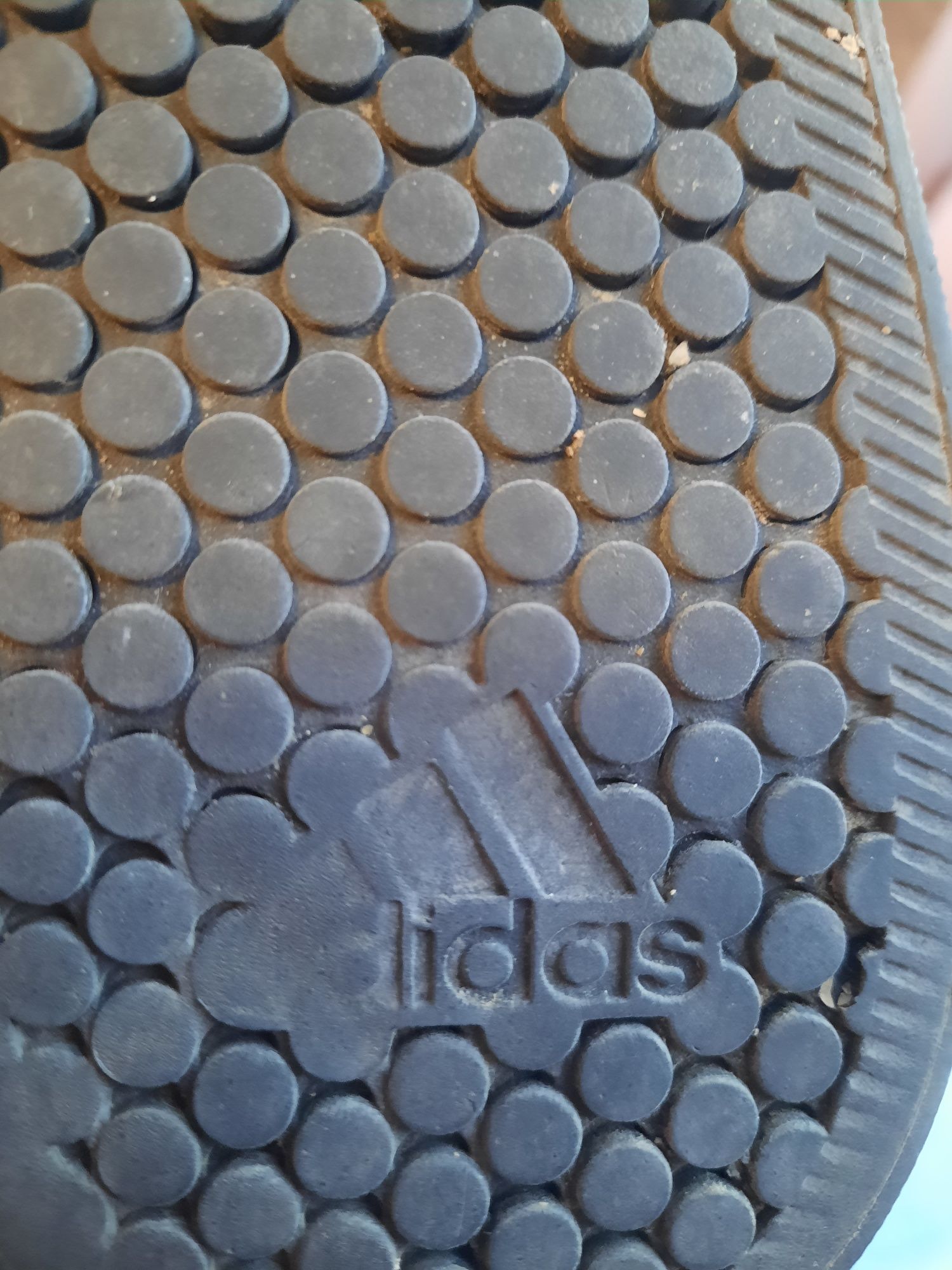 Adidași  piele (citește descrierea)