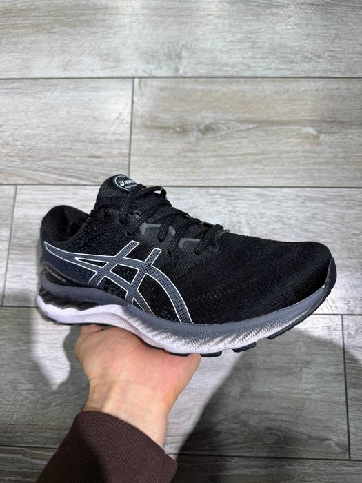 Беговые кроссовки Asics Gel-Nimbus 23.