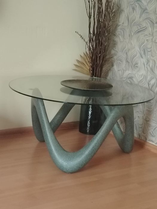 Стъклена маса със пластмасова стойна