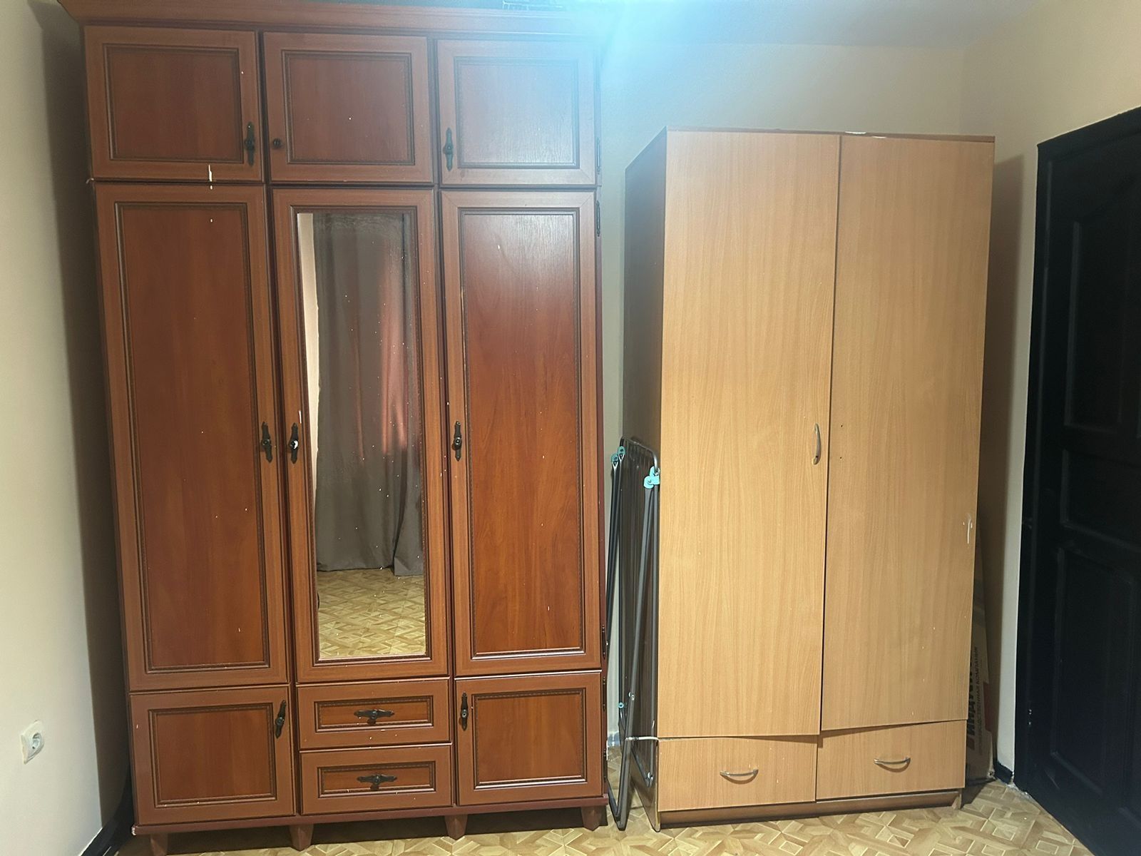 Шкафы плательные