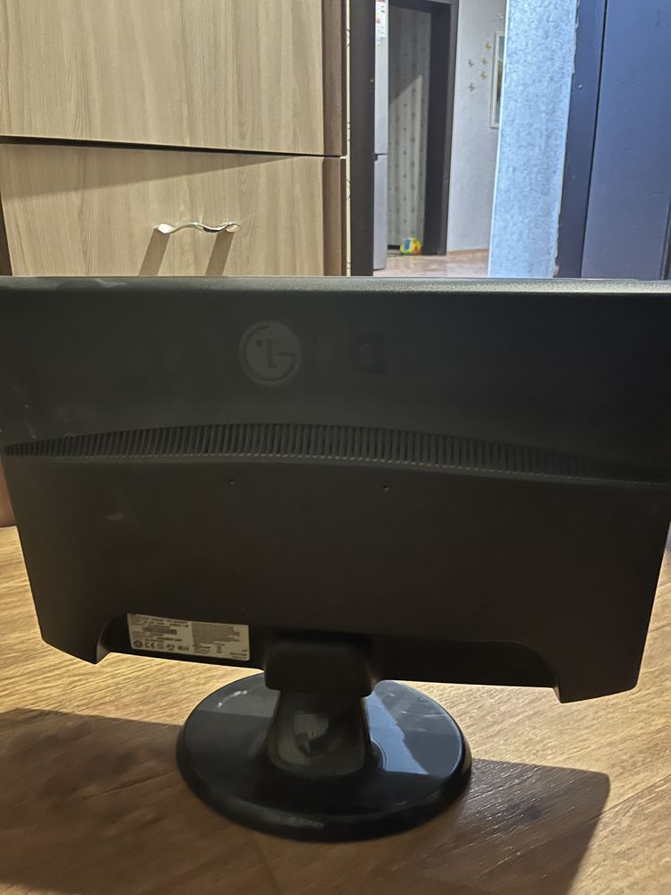 LG Flatron, модель W2043S.