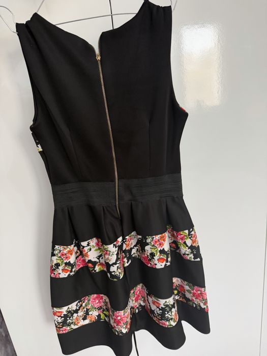 Лятна рокля размер С/М . Носена е 1-2 пъти