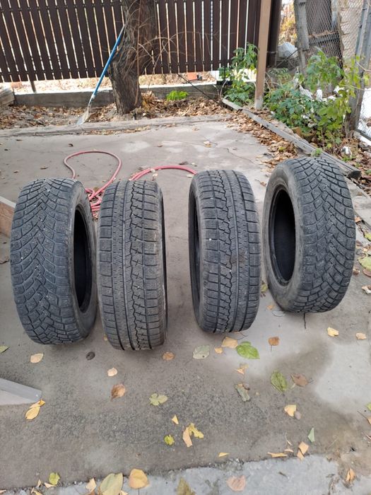 Продам зимнюю резину .