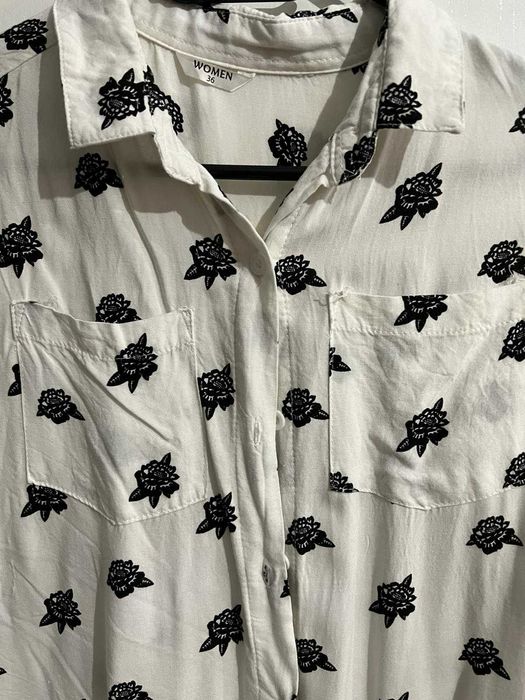 Camasa alba cu flori negre marimea 36 S