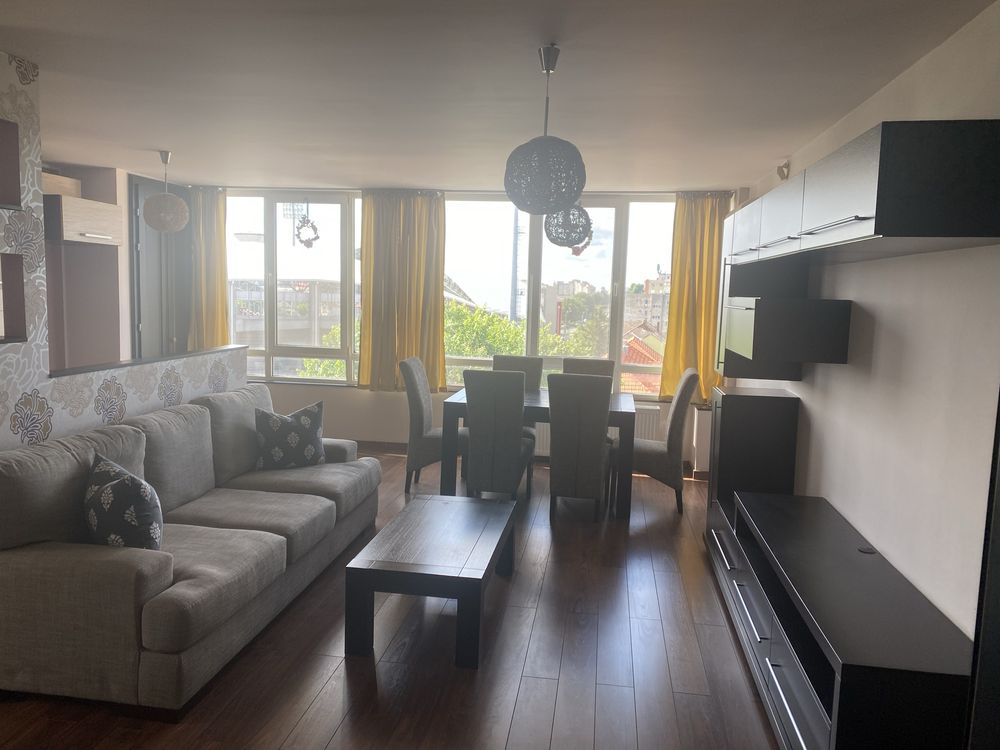 Persoana fizica vand apartament in Arad,3 camere,str.Poetului nr.1