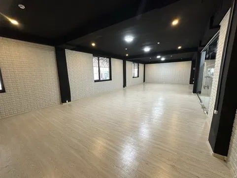 Метро Собир Рахимов30м² 2этаж 2кабинета в доль дороги Юр адрес парковк