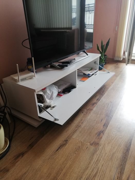 Продавам обзавеждане за всекидневна