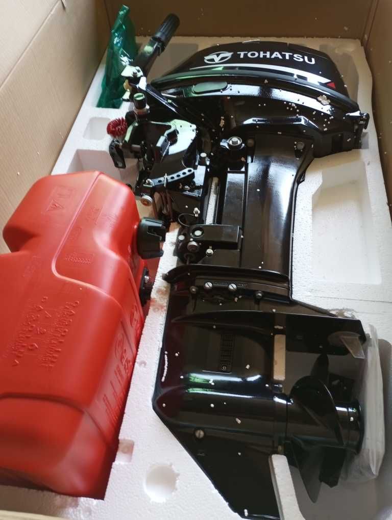 Лодочный мотор Тохатсу 9.9 л.с. новый в упаковке.