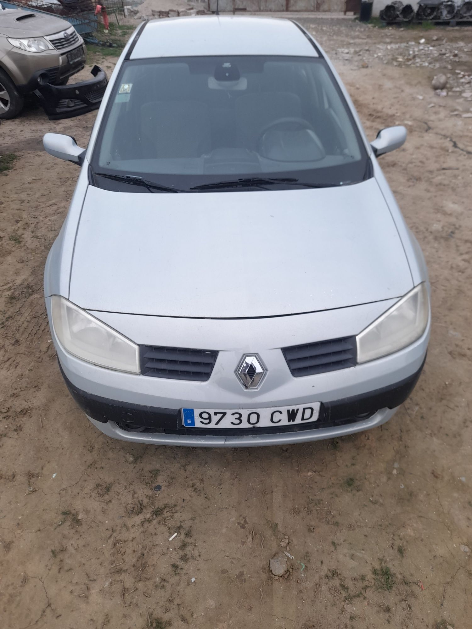 Dezmembrez Renault Megane 2 1.9 dci