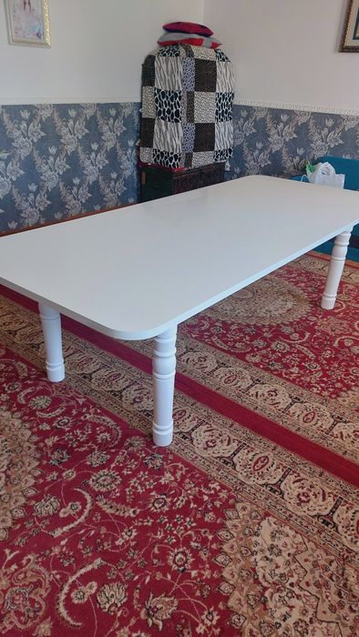 Стол новый около нового базара