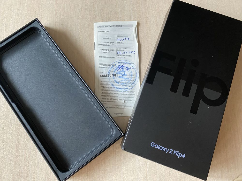 Продавам Samsung Galaxy Z Flip4 256/8GB