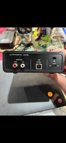 Behringer UM2 U-Phoria USB аудио интерфейс