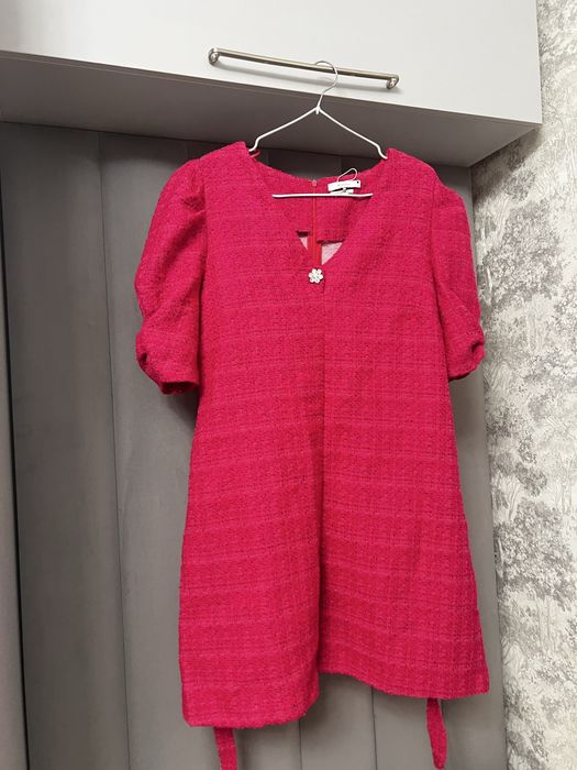 Продаю твидовое платье.