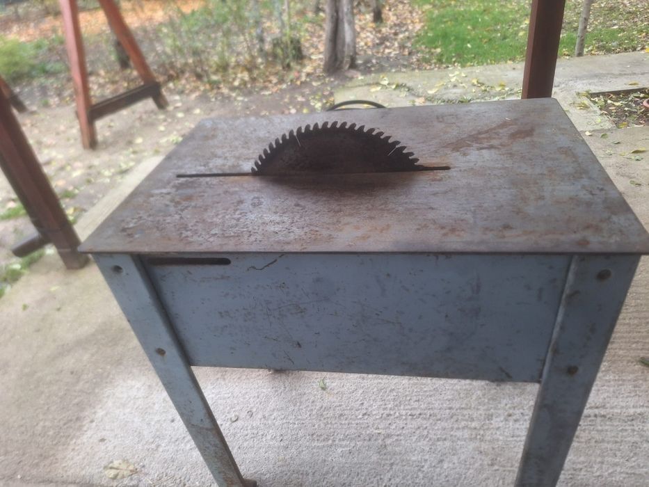 Vând circulare cu masa 2.2