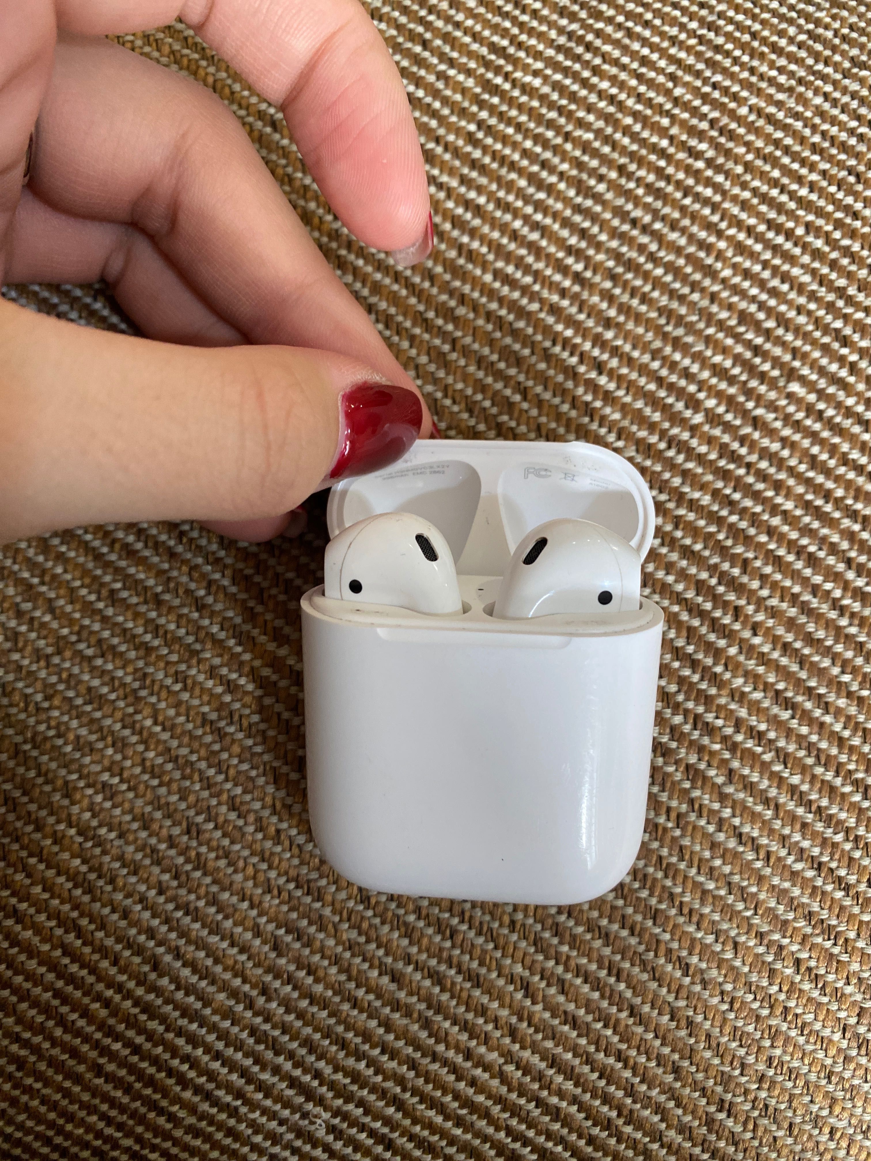 AirPods 1, состояние хорошее