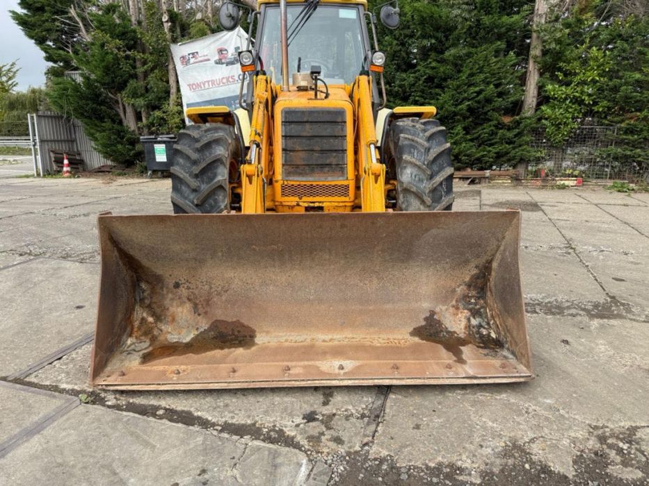 Кофа и хидравличен бързосменник за комбиниран багер JCB