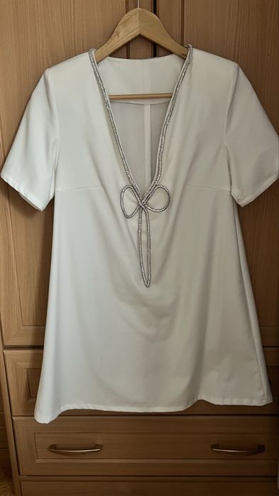 Продам короткое белое платье