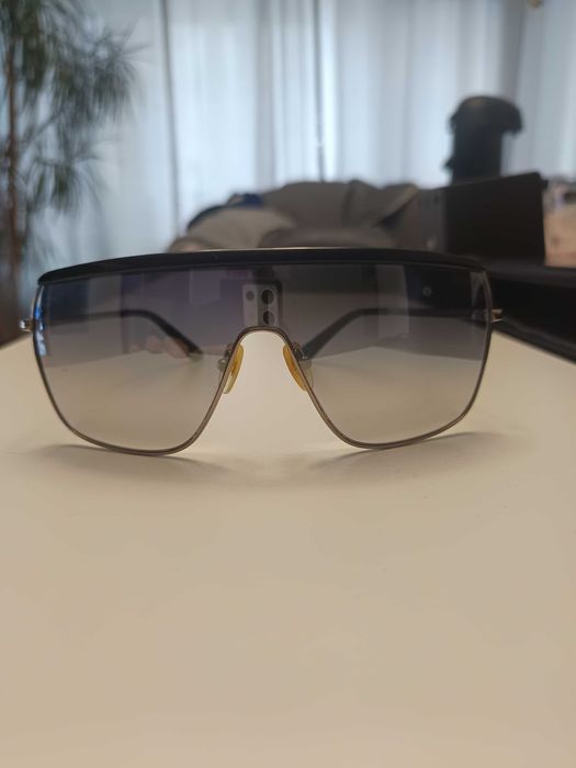 Слънчеви очила Guess с калъф и кърпичка