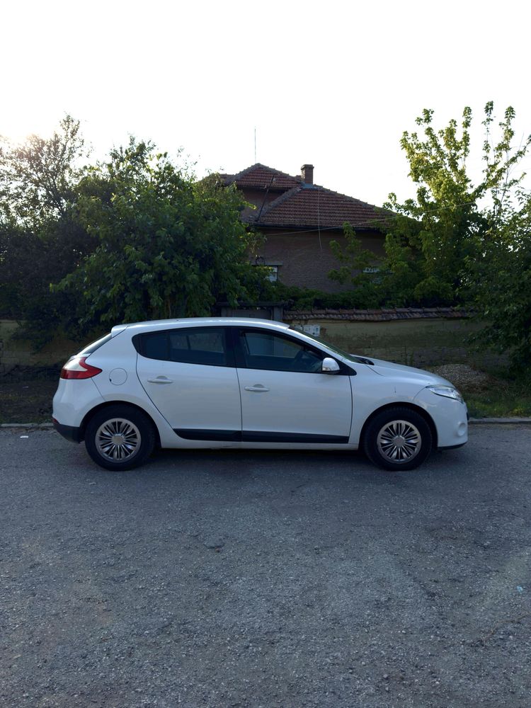Продавам Renault Megane III – 2009 г. | 1.6 бензин | 110 к.с.