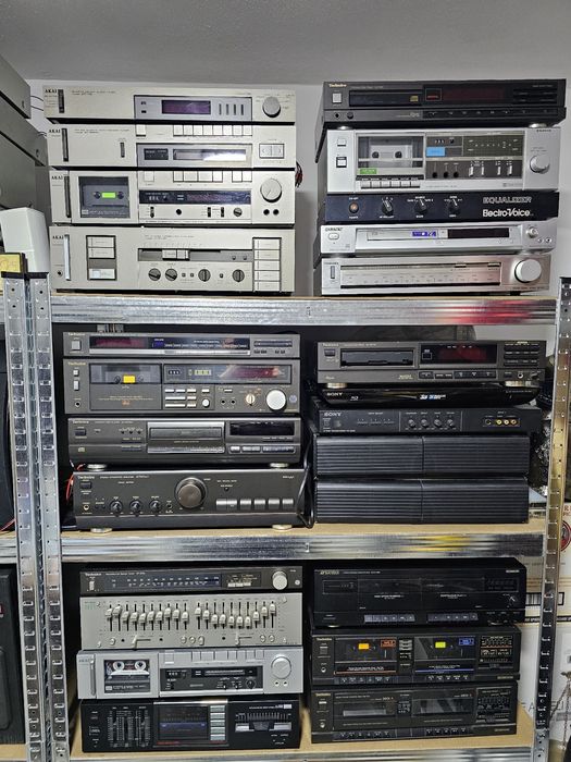 Akai, Technics, Sansui..