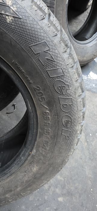 Гуми 2бр 205/65/15 - 1бр  - 75лв