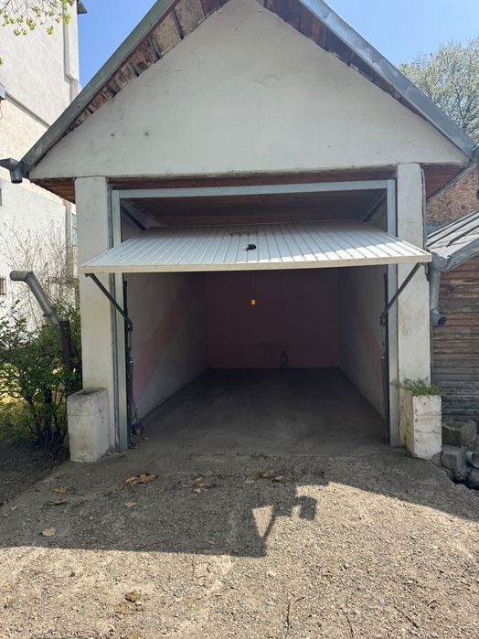 Garaj de închiriat