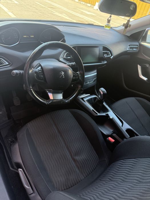Peugeot 308 1,2 benzina hatchback