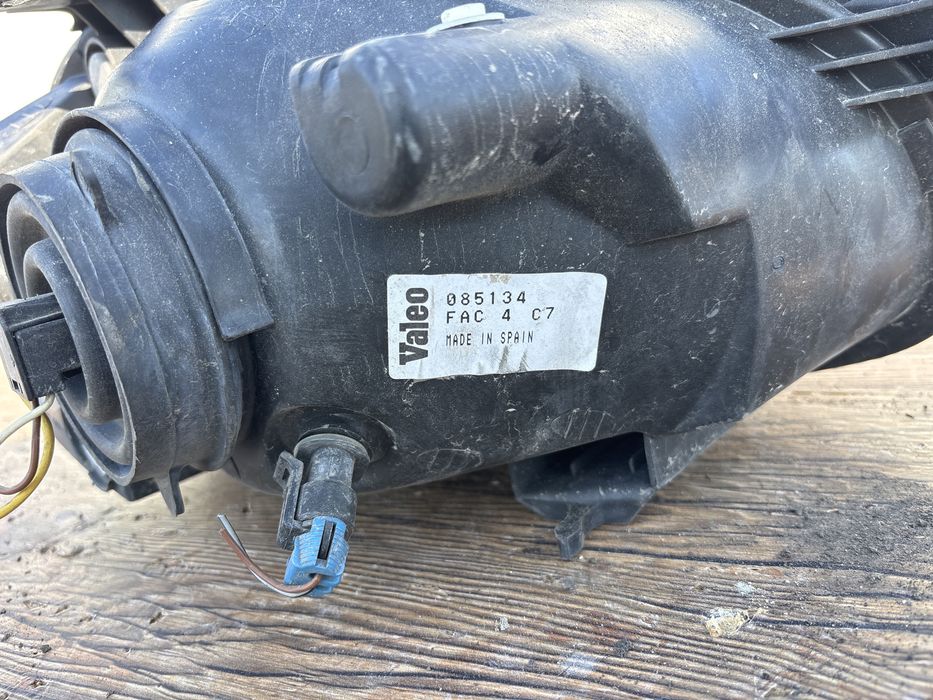 Десни Фарове за Опел Корса Б 1994- 1999г