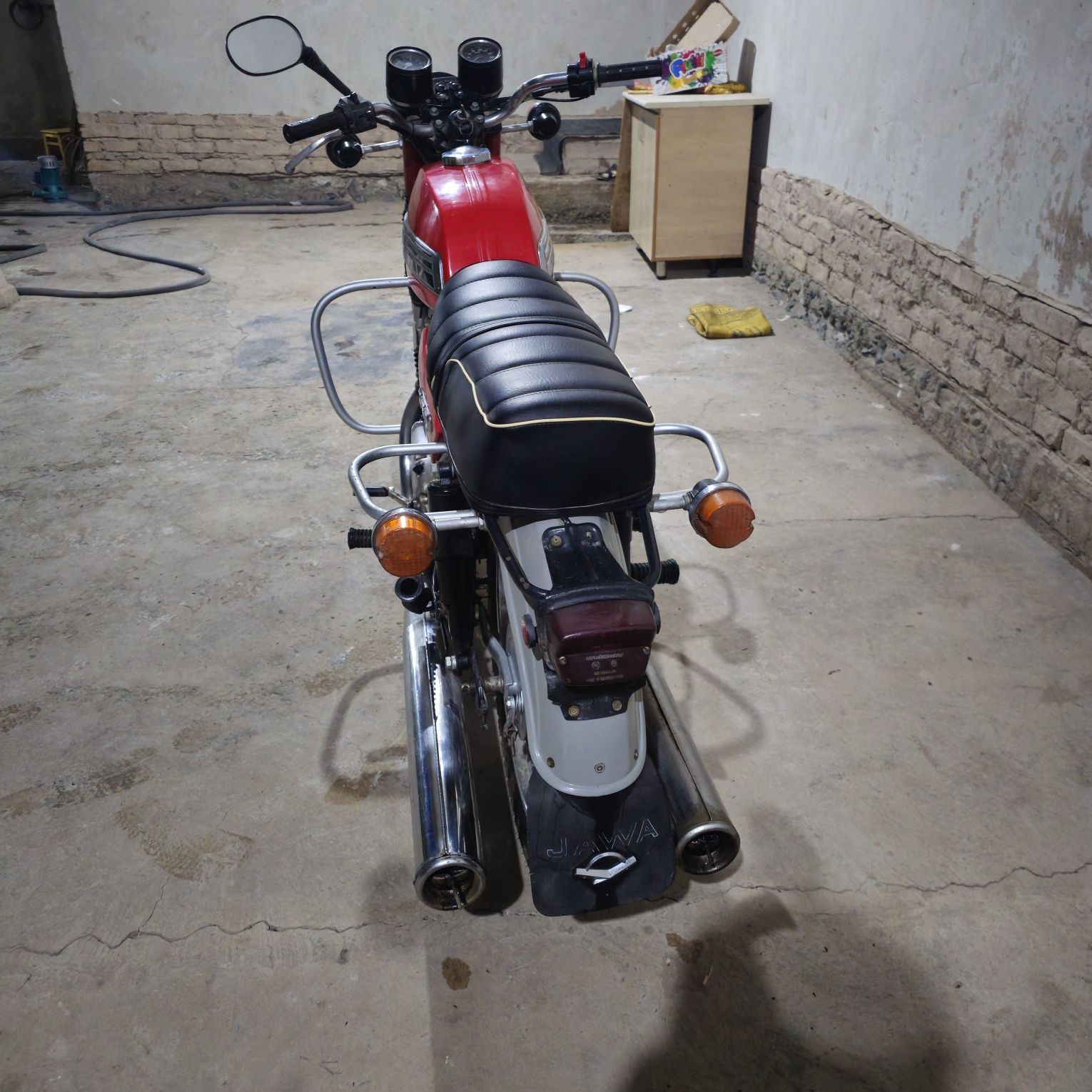 Jawa 1981 - yil .
