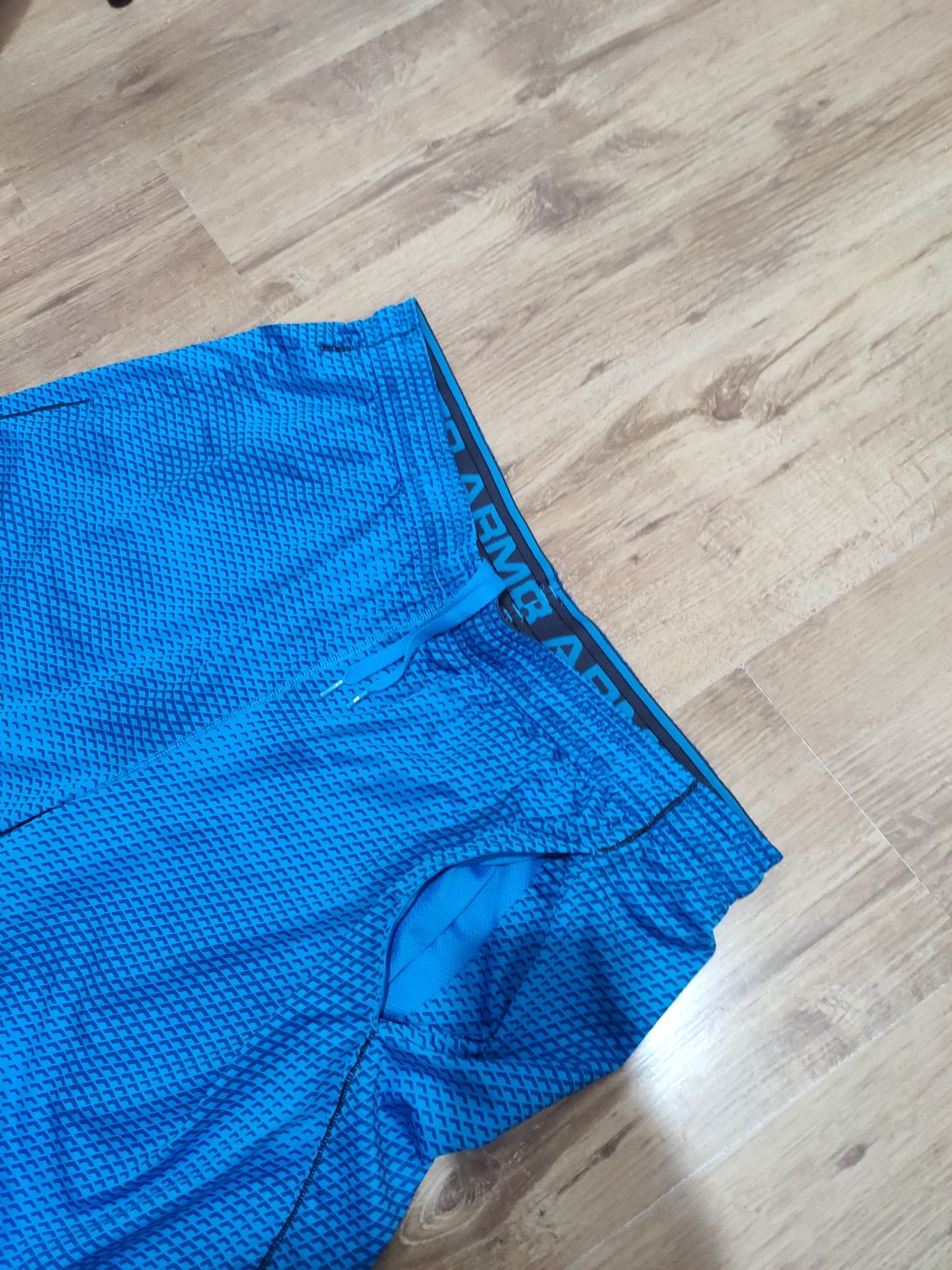 Pantaloni scurți Under Armour HeatGear mărimea XL