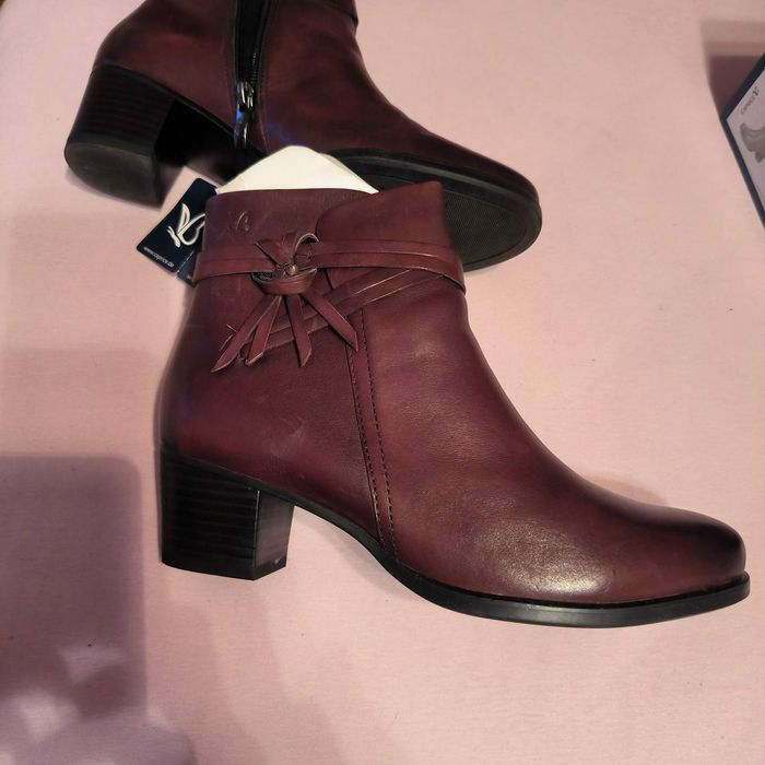 Елегантни боти Caprice естествена кожа