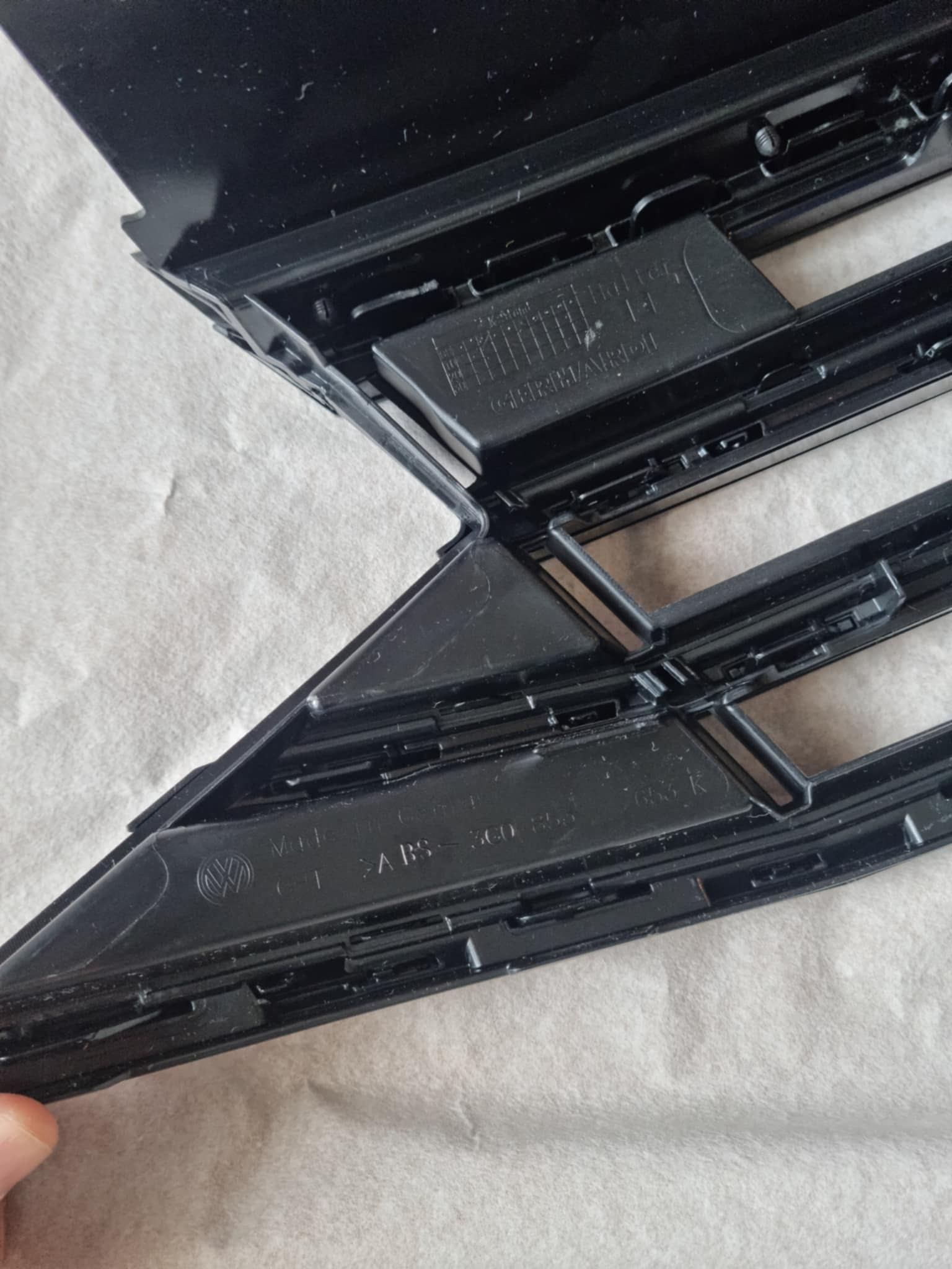 Решетка R line за VW Passat