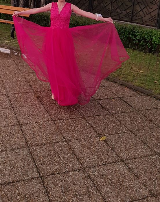 Vand 2 rochii de gala