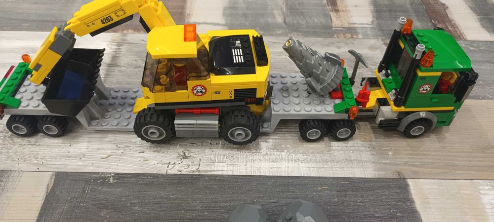 Продавам Lego 4203