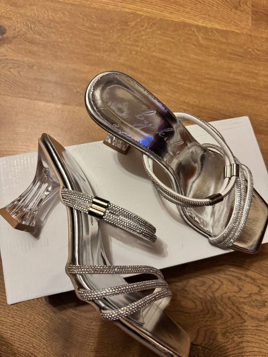 Чисто нови токчета 37 номер