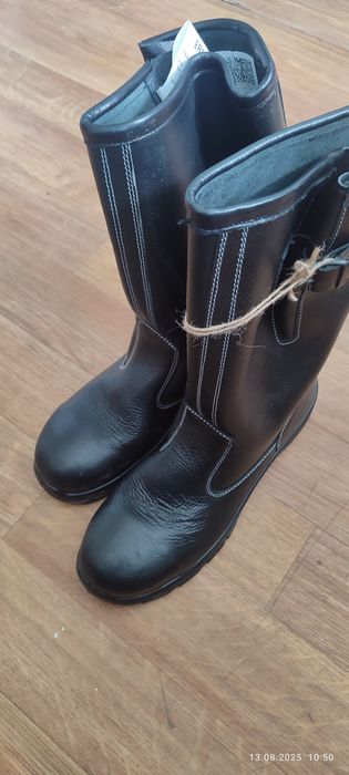 Продам новые керзовые сапоги 44р.