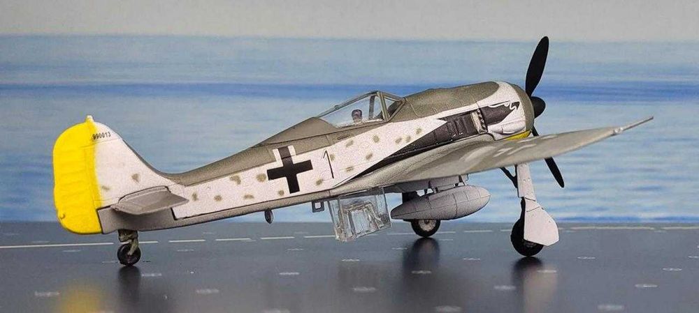 Macheta Avion metalic Focke Wulf FW-190A-8 scara 1:72