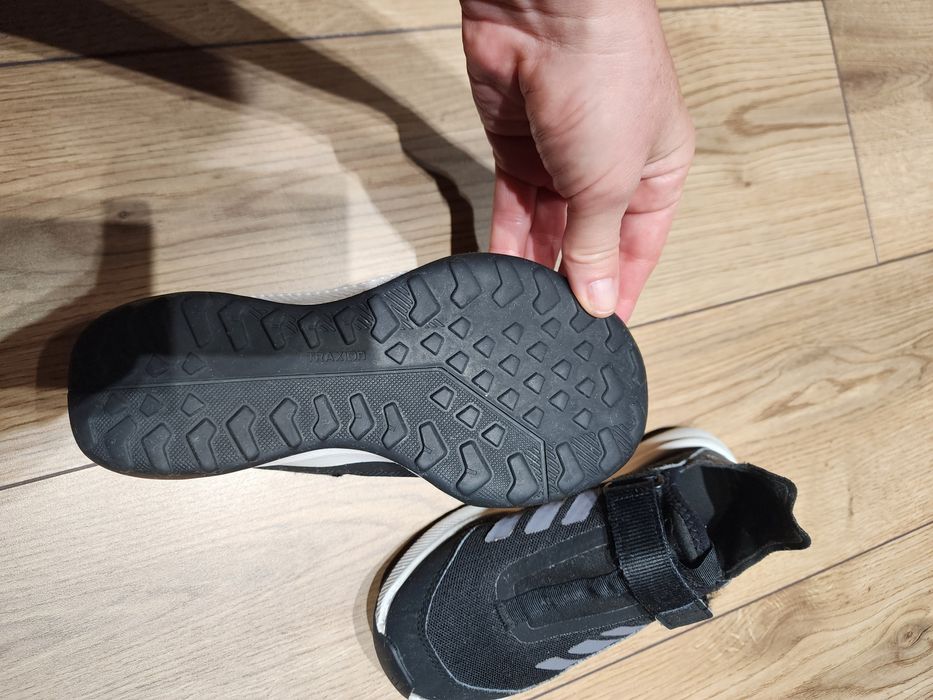 Продам оригинальные Adidas на мальчика