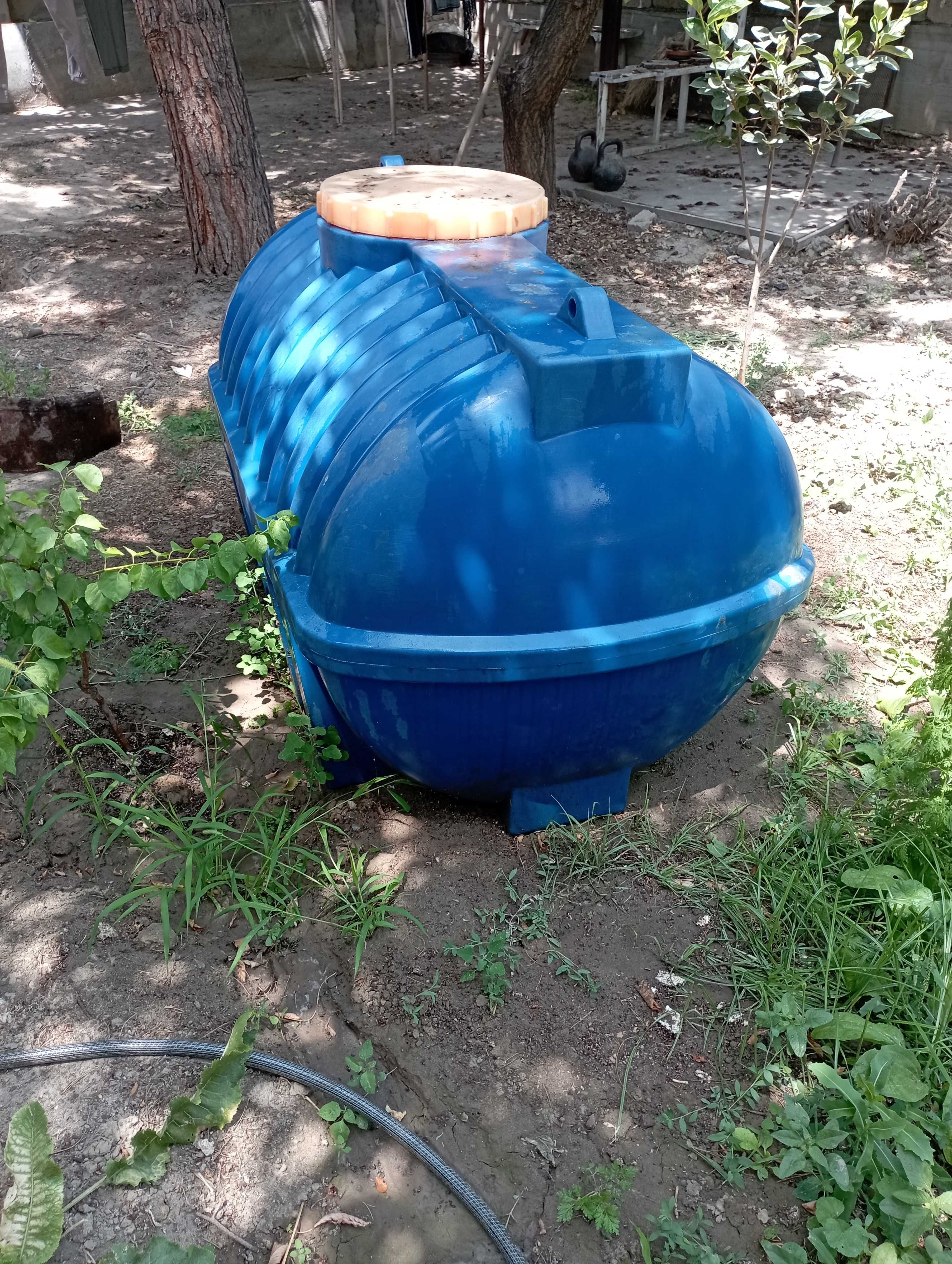 Продаются юмкость для воды 1 тонник